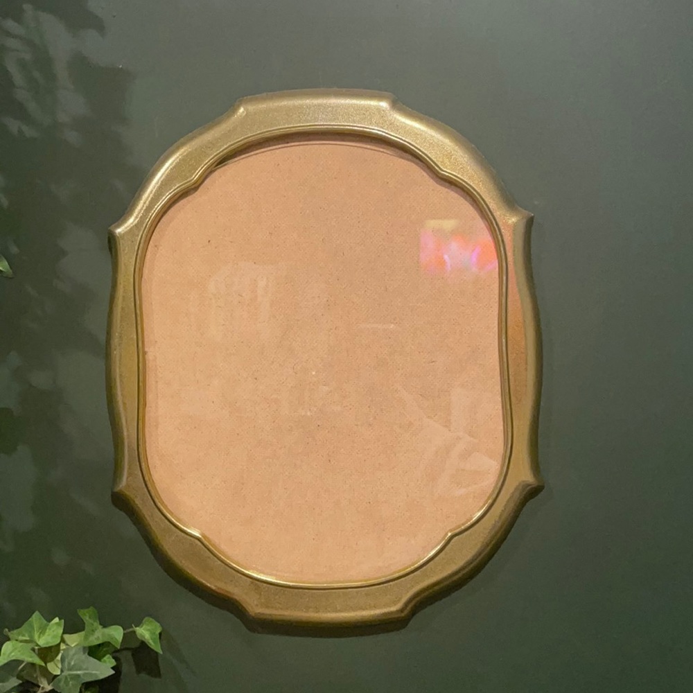 16x13 Frame Vintage Gold Scalloped Shaped Metal